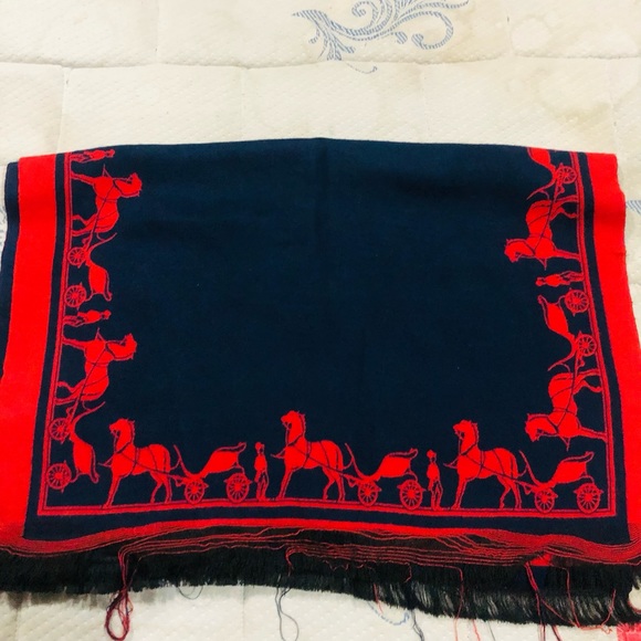 Authentic HERMES CARRE SHAWL - Picture 6 of 7